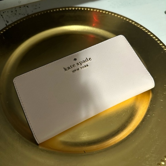 kate spade Handbags - Kate Spade Wallet (Baby Pink)